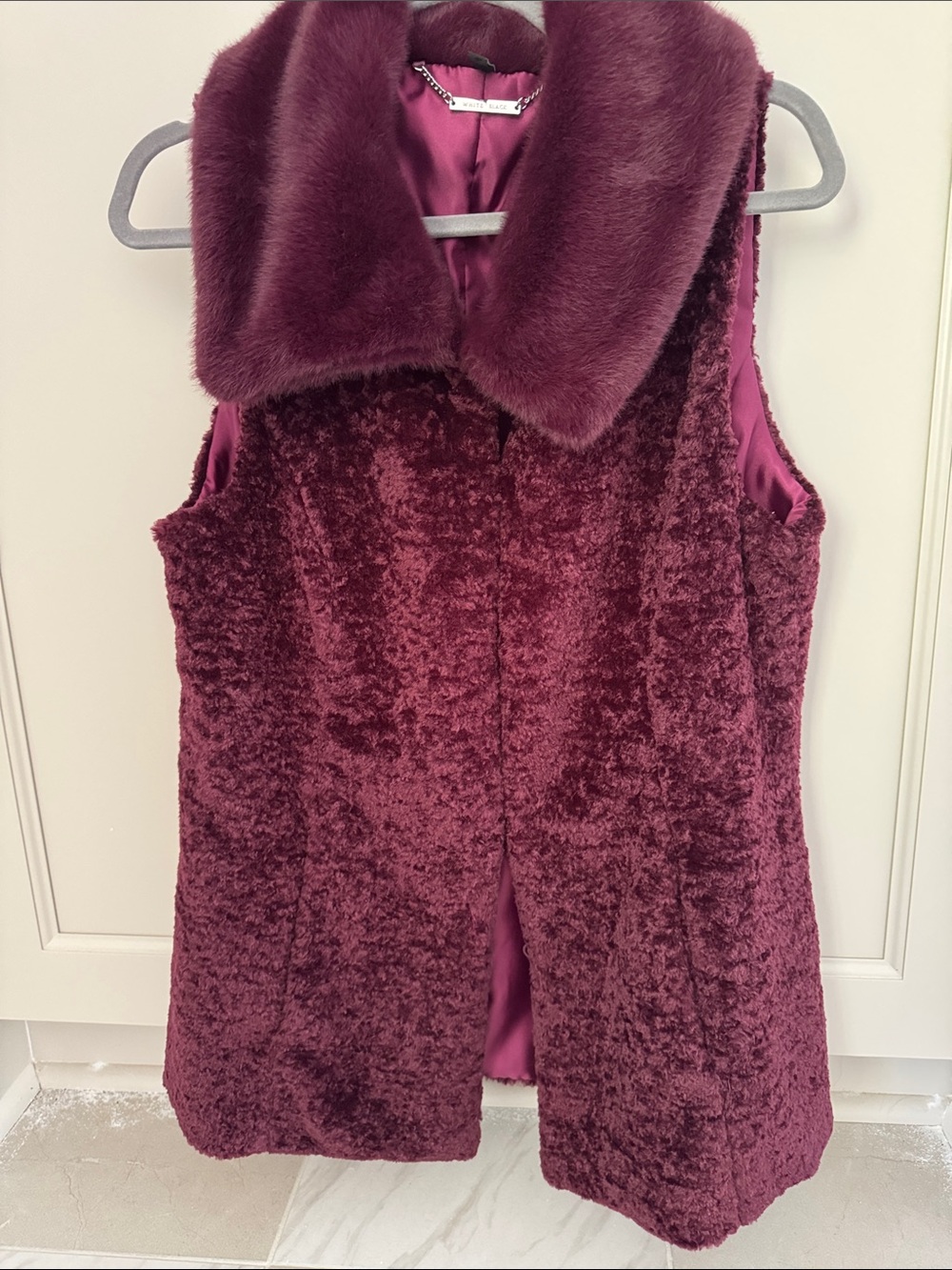Women's Faux Fur Collar Sleeveless Vest - Burgundy